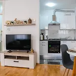 Flexible Selfcheckins 52 - Zagreb - Parking - Loggia